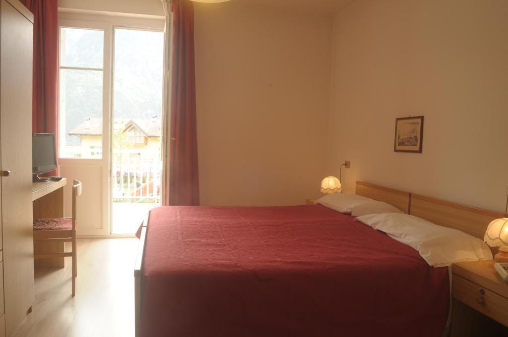 Hotel Bellaria Levico Terme Rom bilde