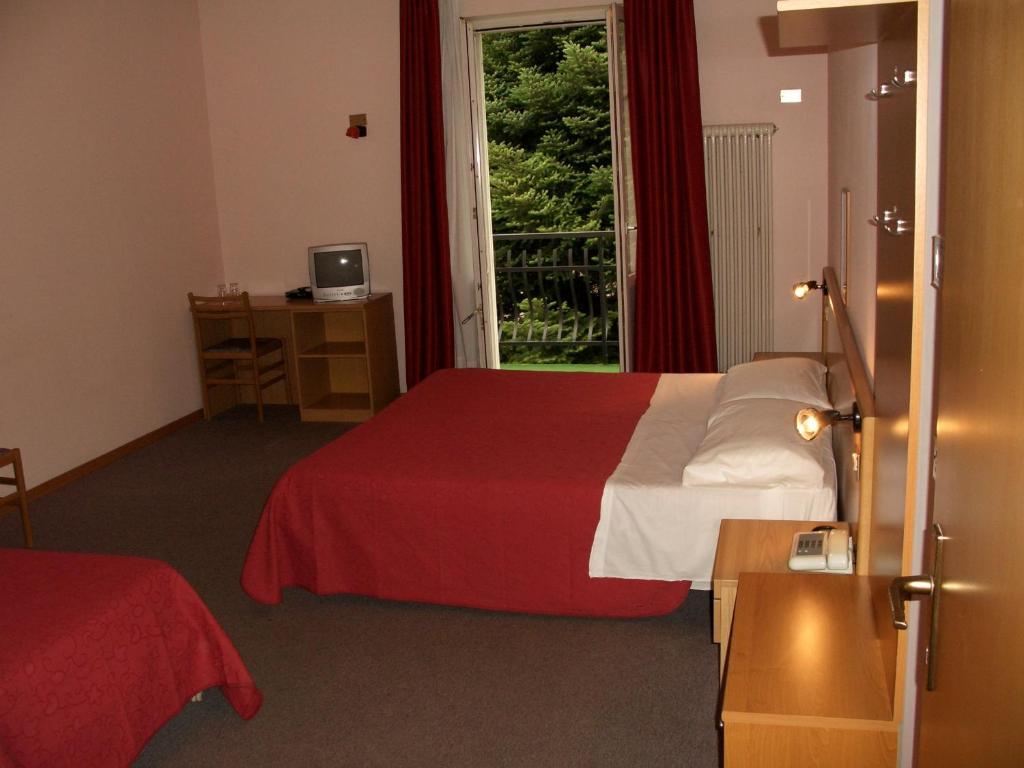 Hotel Bellaria Levico Terme Rom bilde