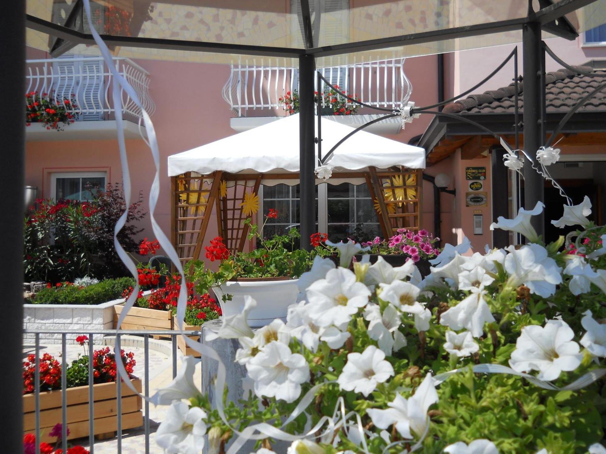 Hotel Bellaria Levico Terme Eksteriør bilde